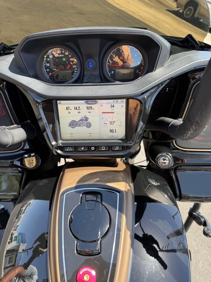 2022 Indian challenger limited two tone - Image 6